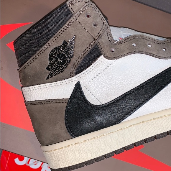 Nike Air Jordan 1 Retro High x Travis Scott - Picture 6 of 7